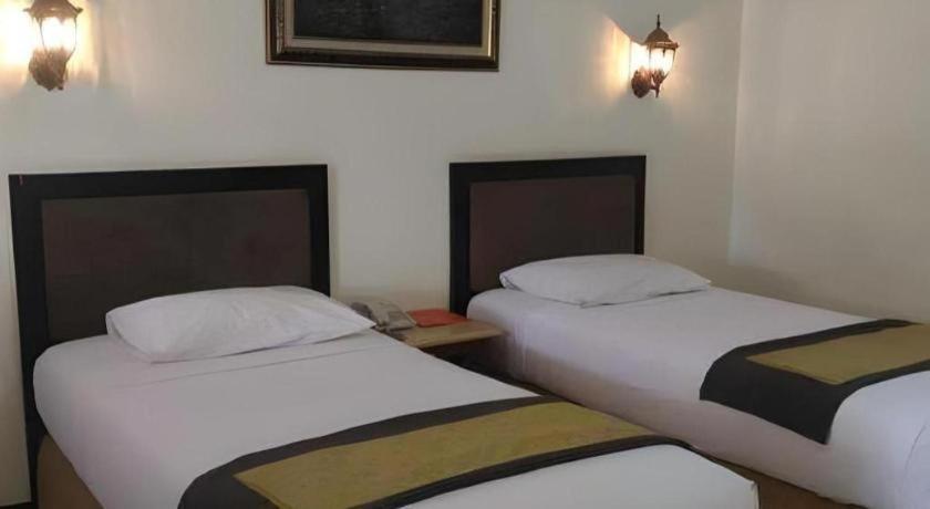 D'Arcici Hotel Plumpang Giacarta Esterno foto