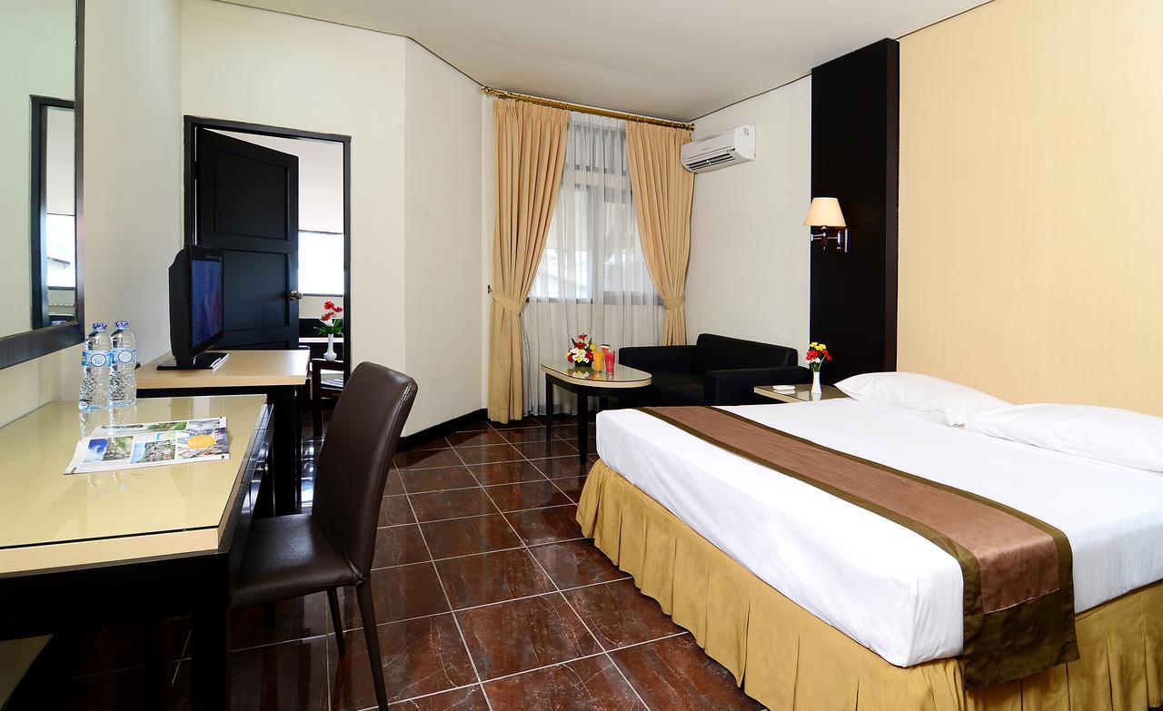 D'Arcici Hotel Plumpang Giacarta Esterno foto